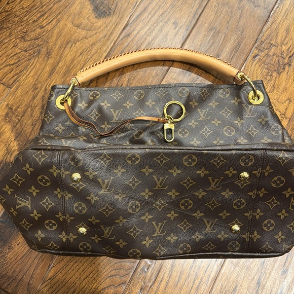 Louis Vuitton Bag - Picture 4 of 14